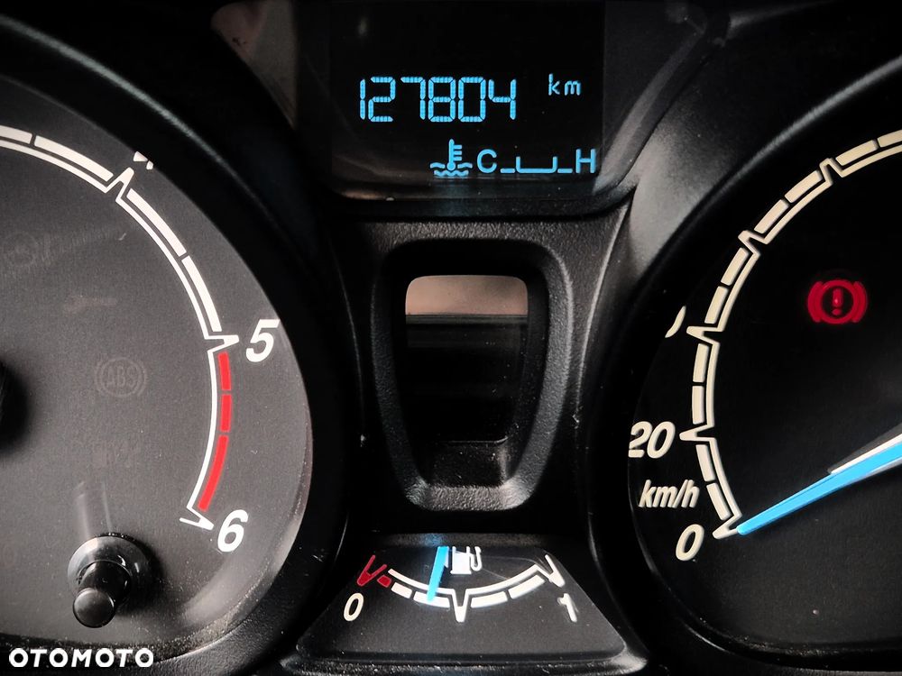 Ford Transit Courier - 19
