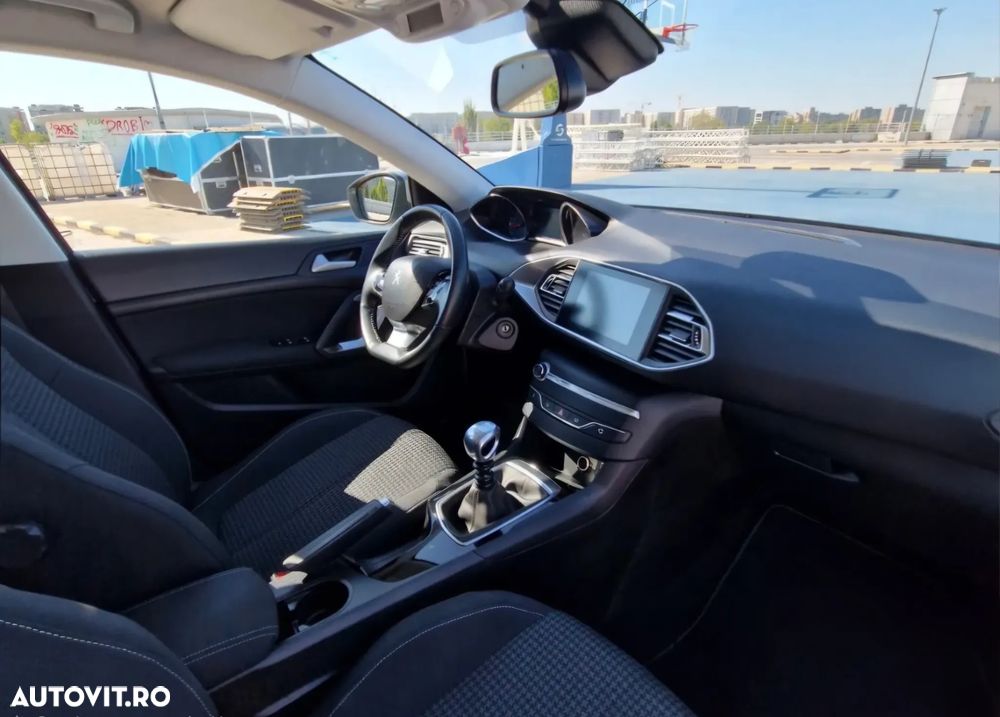 Peugeot 308 1.2 L PureTech Turbo S&S Active - 9