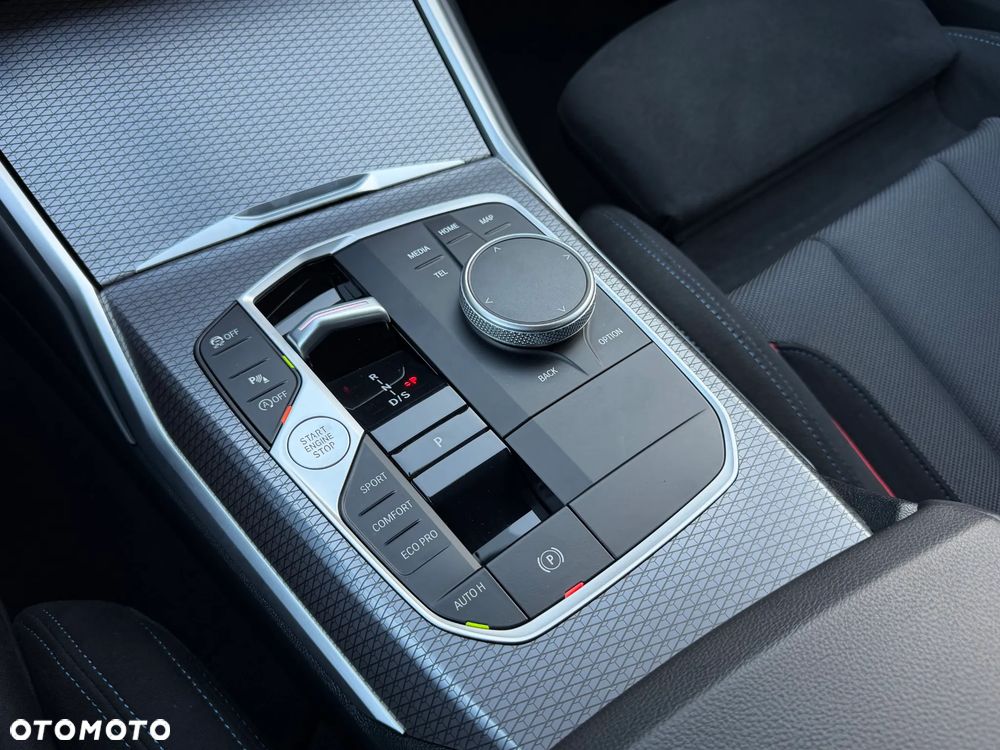 BMW Seria 3 330i xDrive M Sport - 21