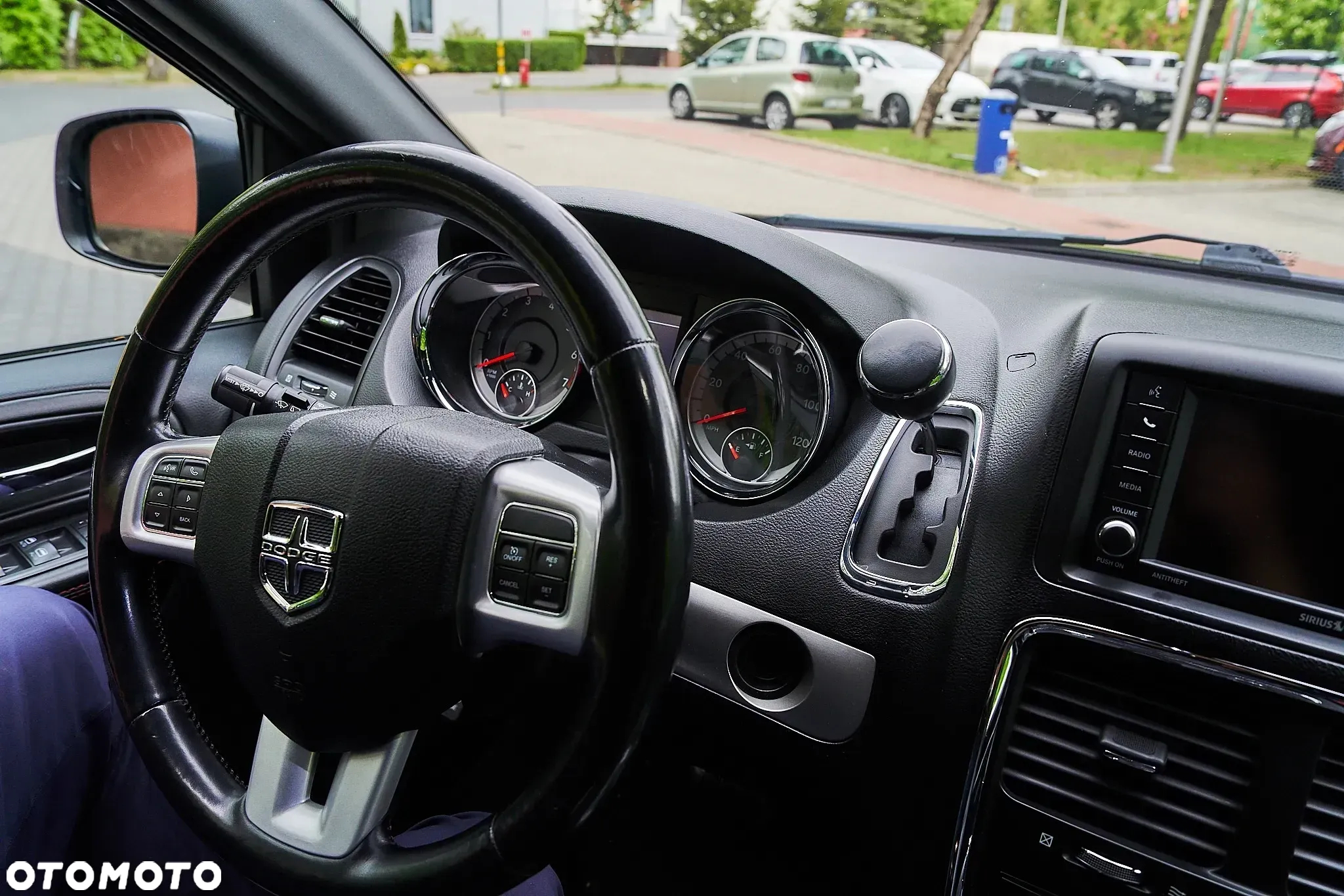 Dodge Caravan - 10