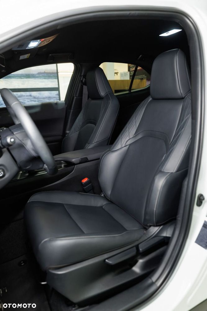 Lexus UX 300h F Sport Design - 15