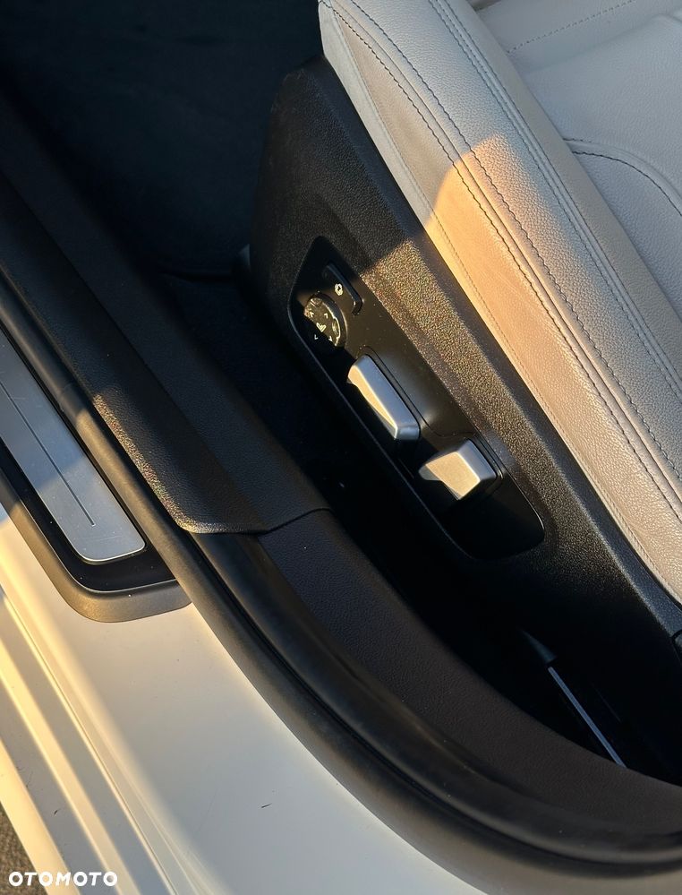 BMW Seria 3 330i xDrive M Sport - 20