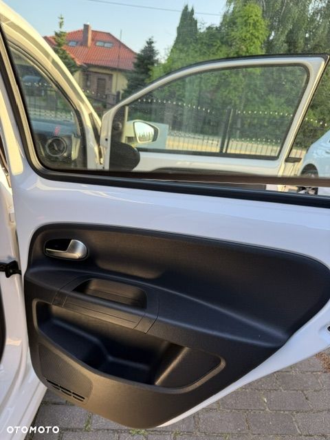 Volkswagen up! 1.0 move - 14