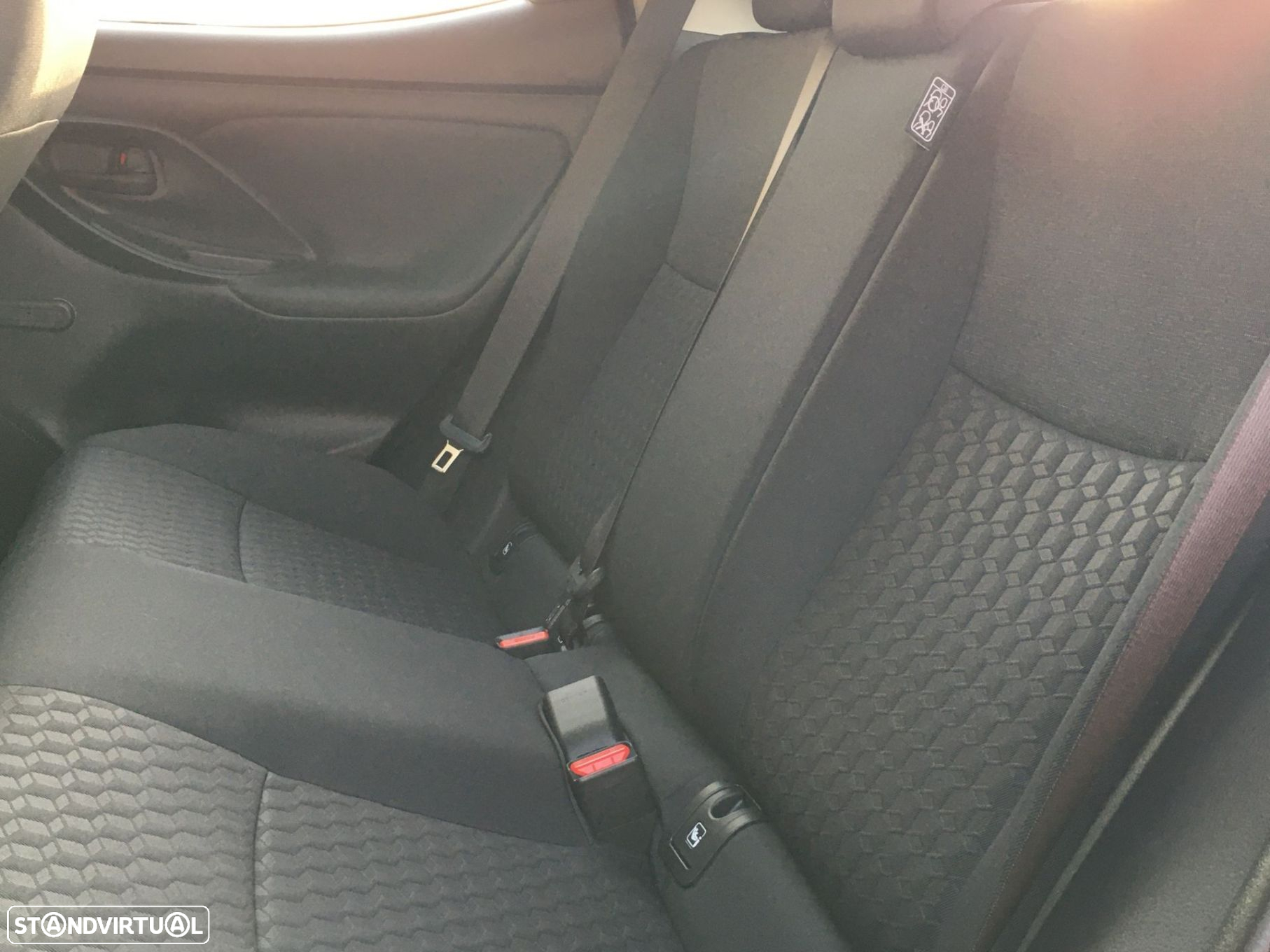 Toyota Yaris 1.5 HDF Comfort Plus - 12
