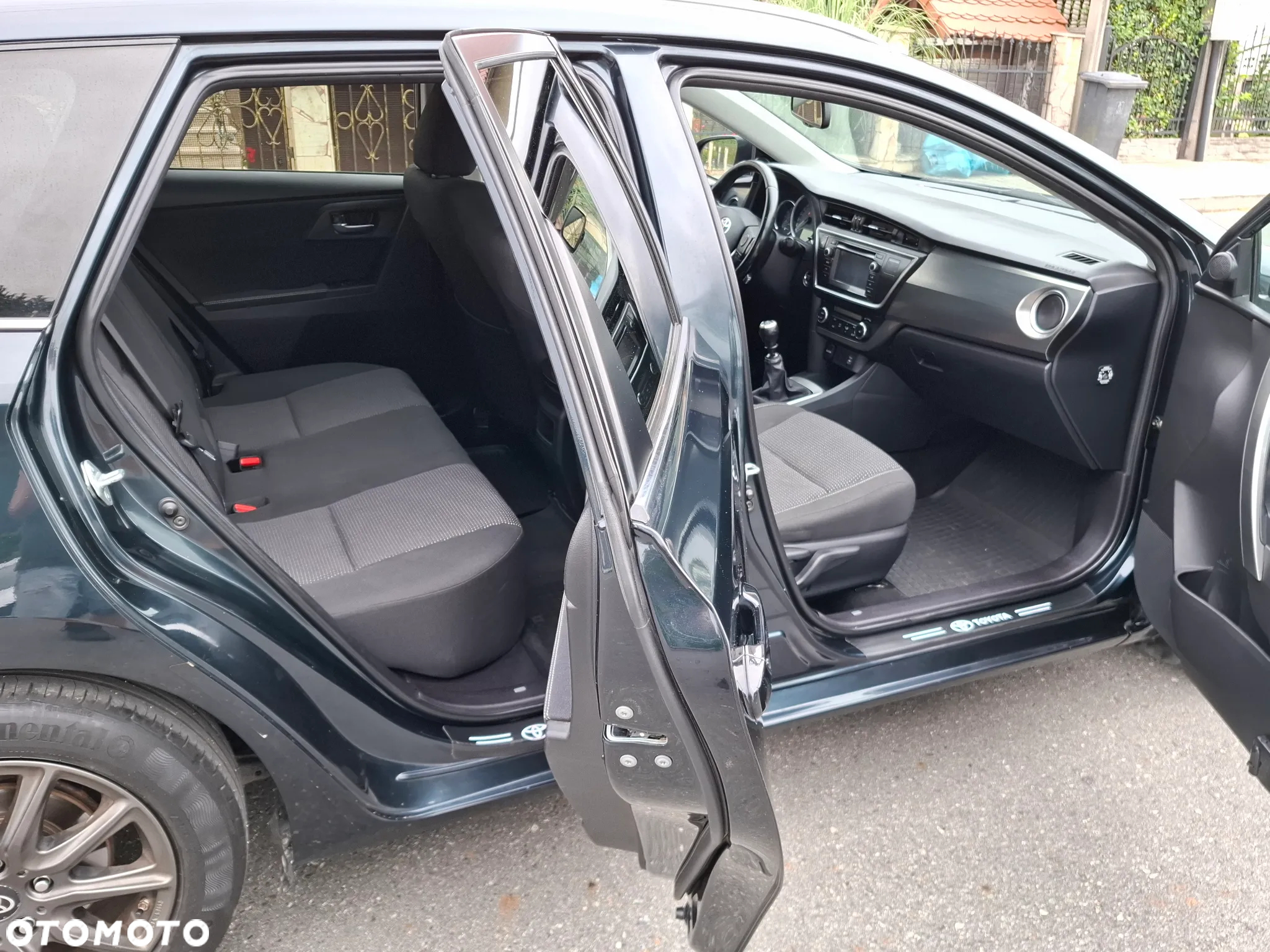 Toyota Auris 2.0 D-4D Touring Sports Life Plus - 16