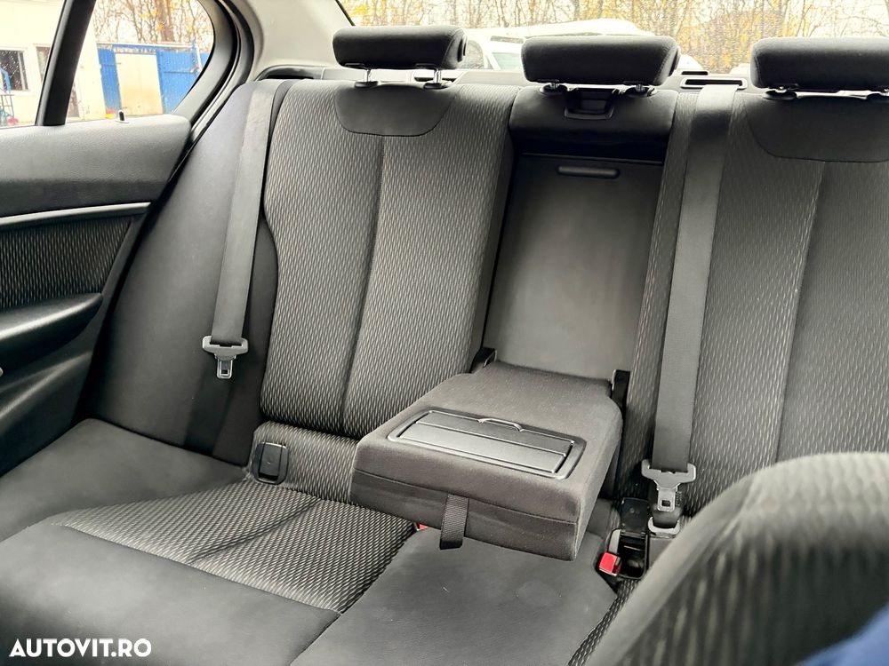 BMW Seria 3 318d Touring Aut. - 10