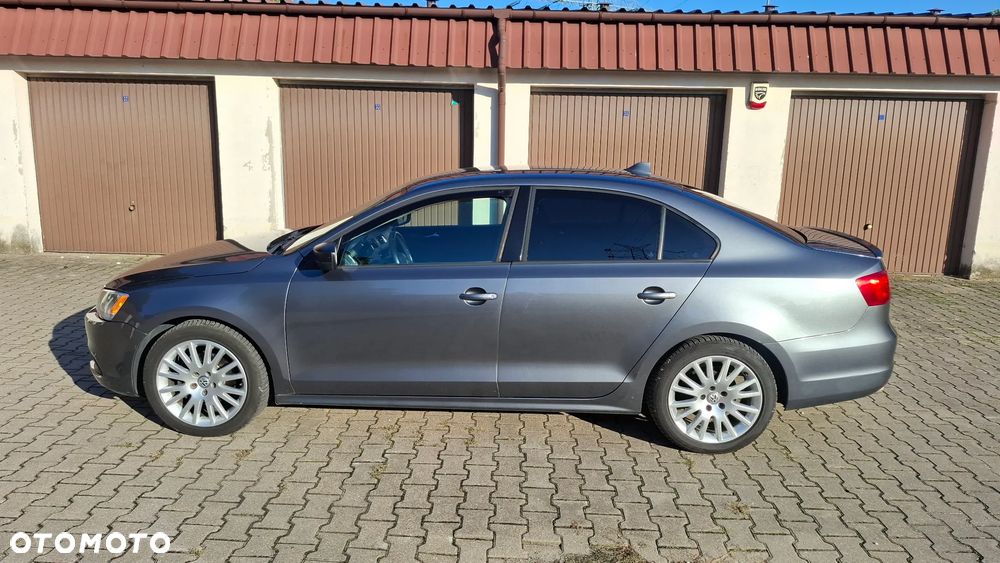 Volkswagen Jetta - 3