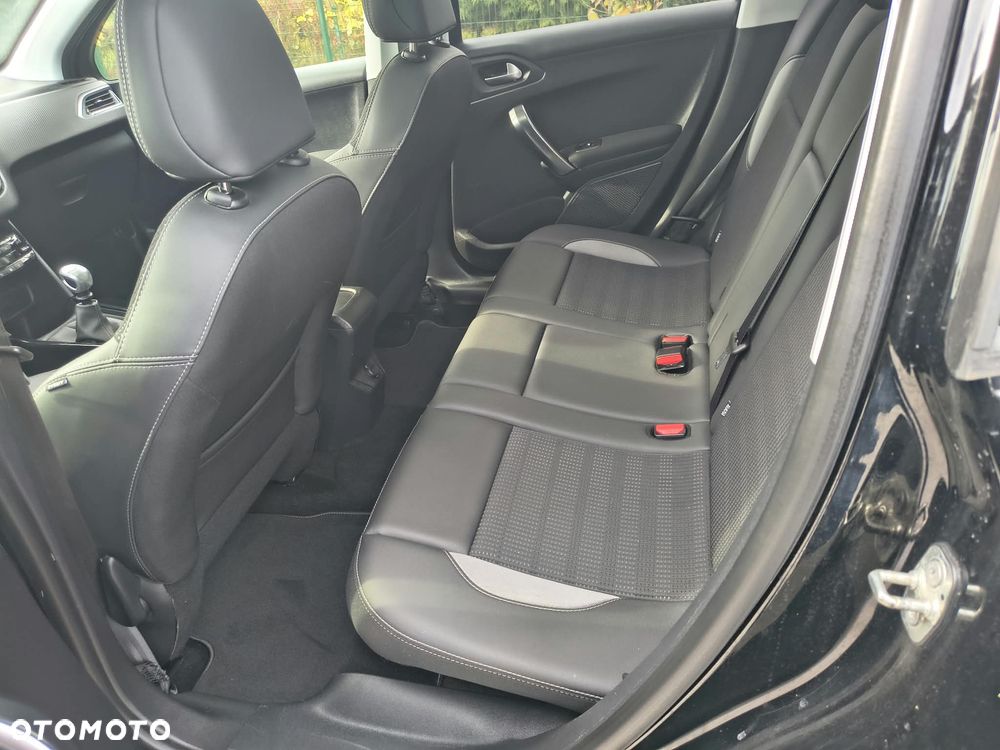 Peugeot 2008 BlueHDi 100 STOP & START Allure - 15