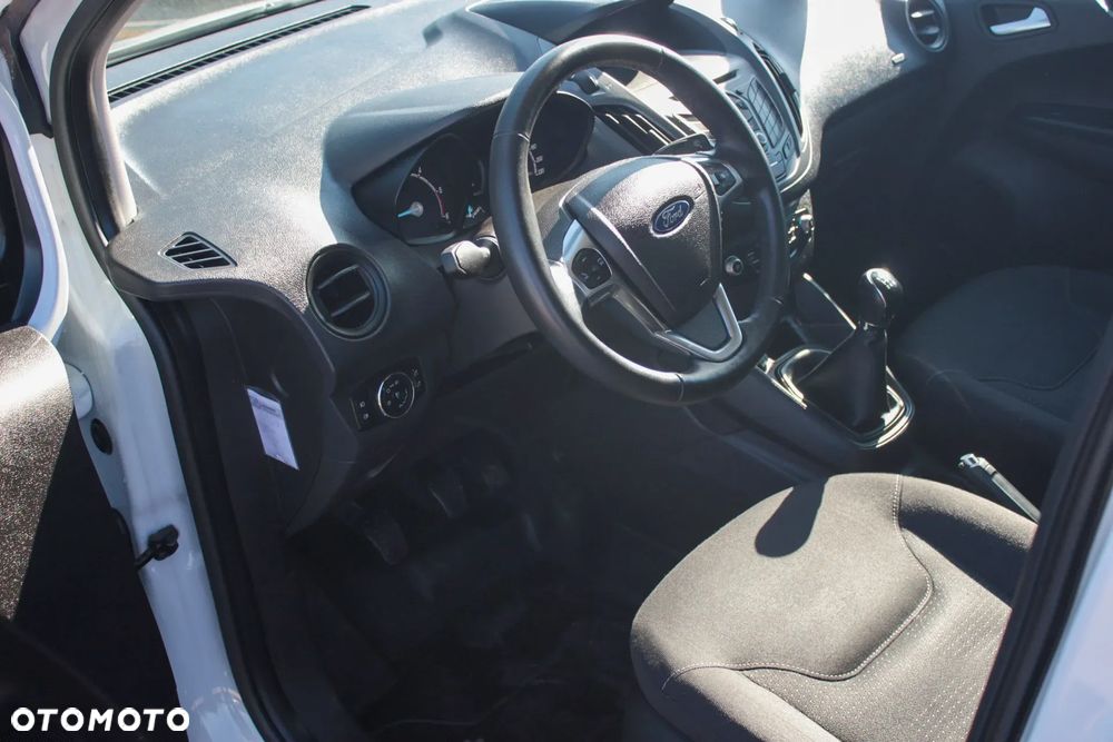 Ford Transit Courier - 11