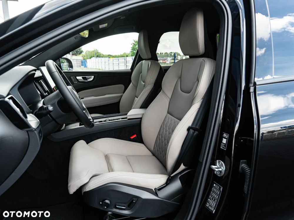 Volvo XC 60 B5 B AWD Ultimate Bright - 24