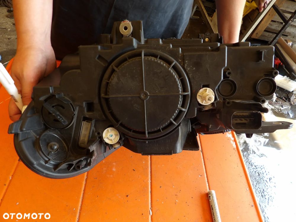 BMW - F48,X3 - H7 - PRAWA LAMPA PRZEDNIA - UK - 7346536 - 9