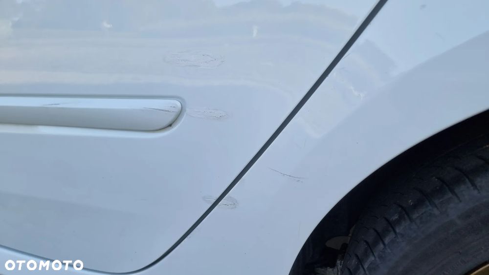 Renault Laguna dCi 180 FAP GT - 20