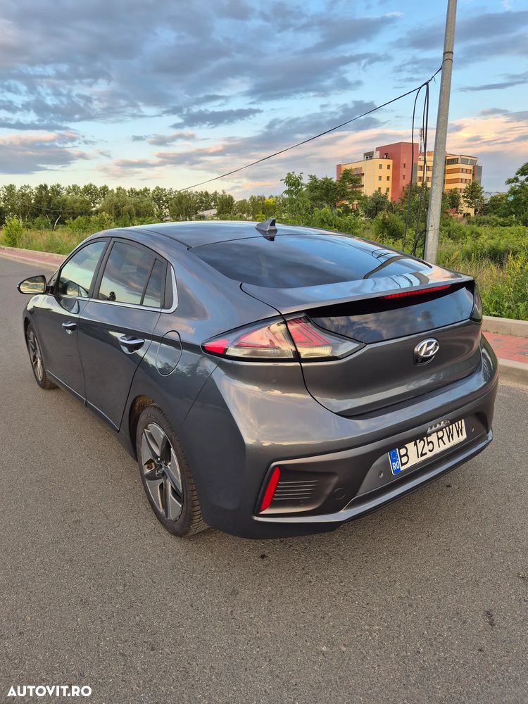 Hyundai IONIQ - 12