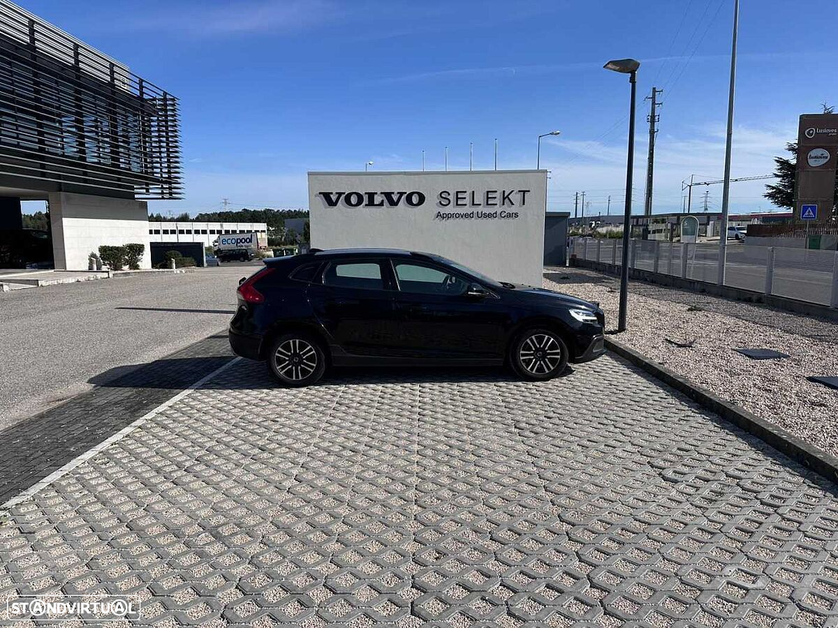Volvo V40 Cross Country - 6
