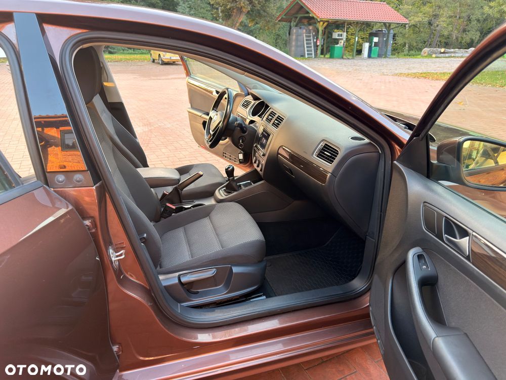 Volkswagen Jetta - 13