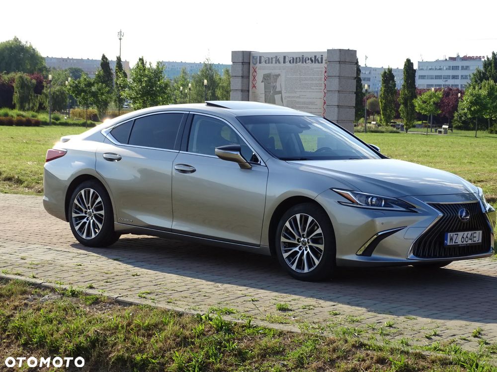 Lexus ES 300h Business Edition + - 24
