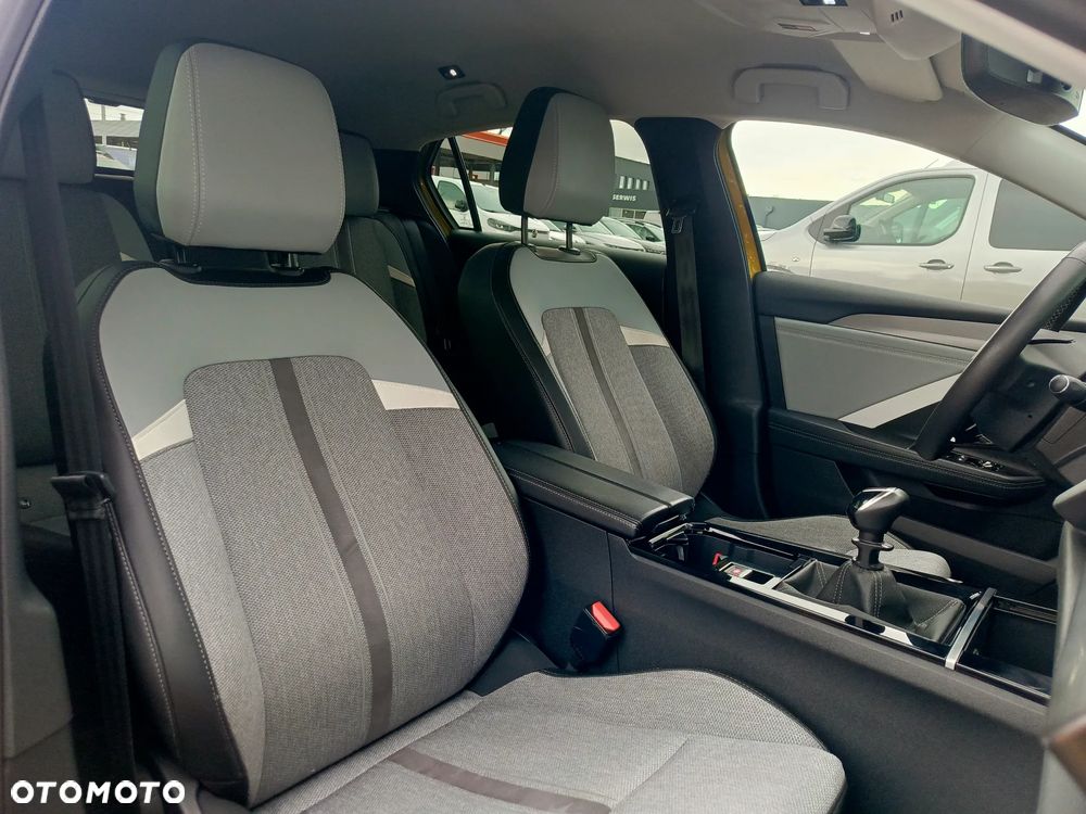 Opel Astra 1.2 T Elegance S&S - 20