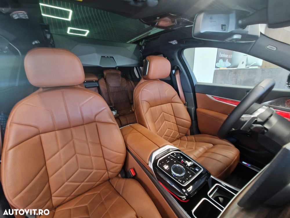 BMW Seria 7 740d xDrive MHEV - 11