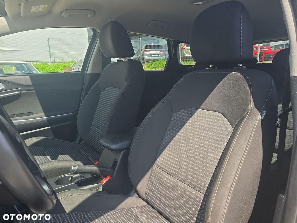 Kia Ceed - 11