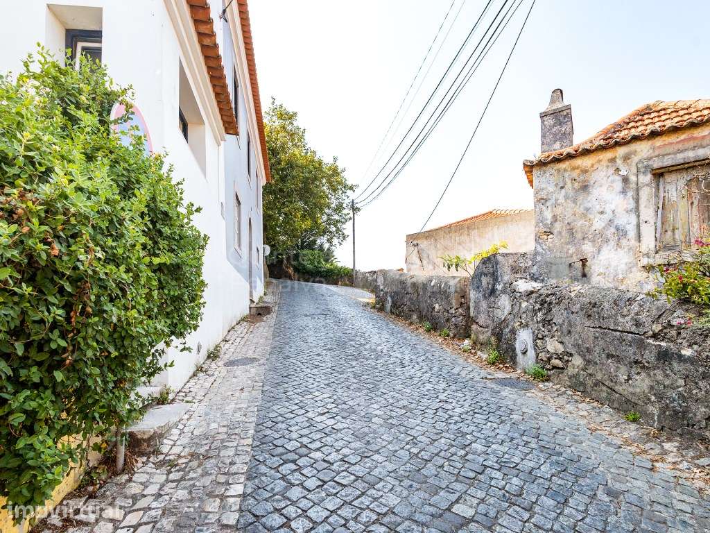 Moradia T2 para remodelar com projeto aprovado, em Sintra - Grande imagem: 3/14