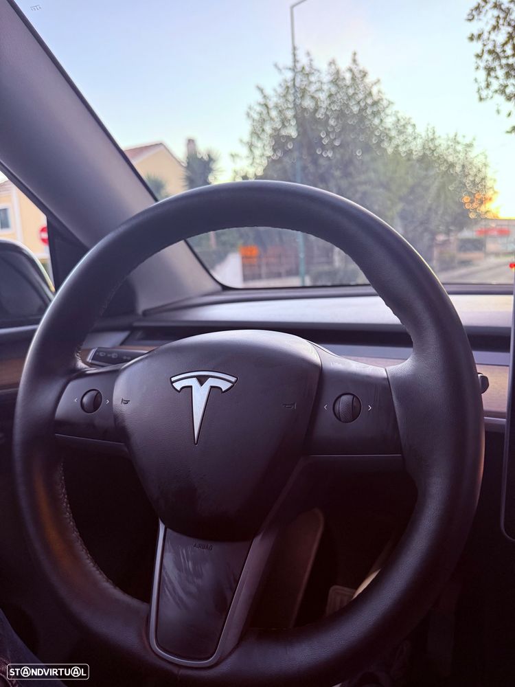 Tesla Model Y Long Range Dual Motor AWD - 6