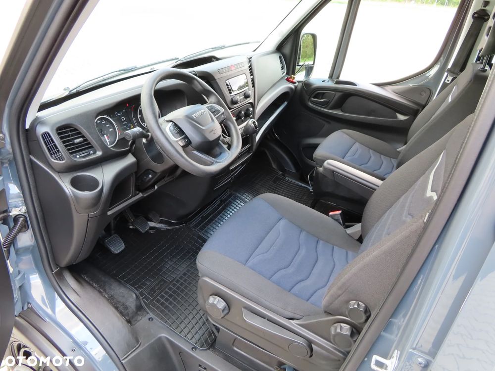 Iveco DAILY 35C16 Doka Dubel Brygadowy MIXTO 6-Cio Os.+755 Kg Ład. Wywrotka Kiper Wywrot x 3 str. 3100 mm Długość + Stelaż i Plandeka 2100 mm Wysokość Renomowanej Firmy RomCar Rozstaw Osi 3750 mm Blokada Tylnego Mostu WZMACNIANY HAK 3500 Kg 55 Tys Km Przeb. Stan Auta JAK NOWY POLECAM - 37