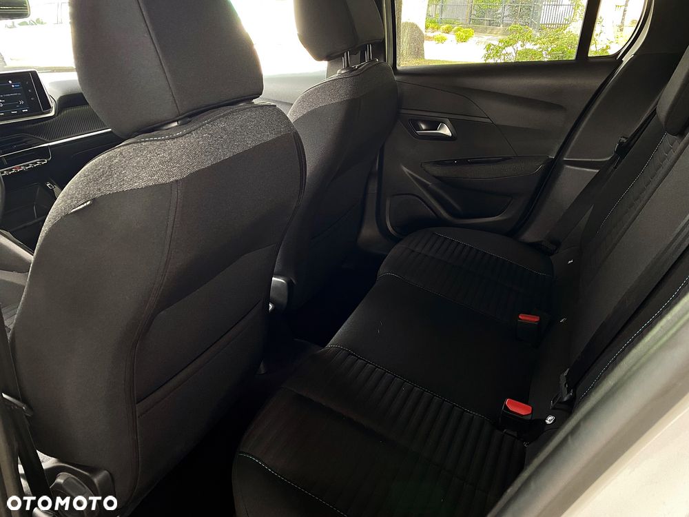 Peugeot 208 PureTech 100 EAT8 Allure - 13