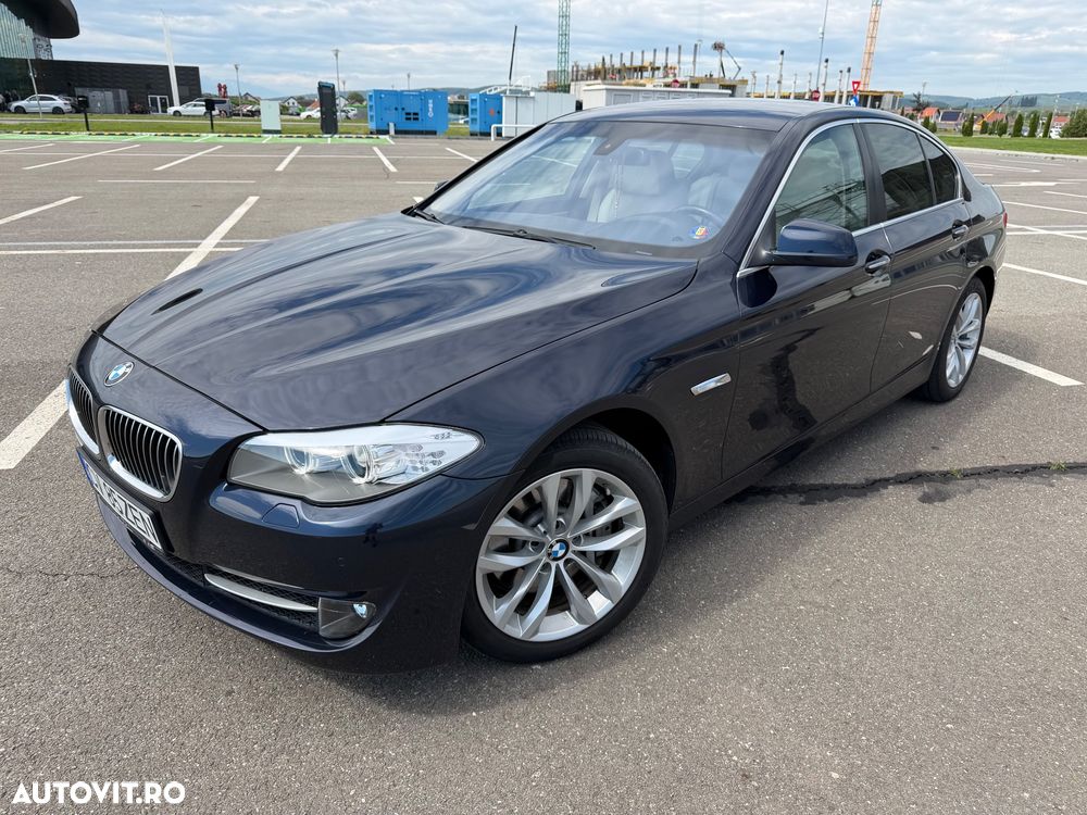 BMW Seria 5 525d xDrive AT - 17