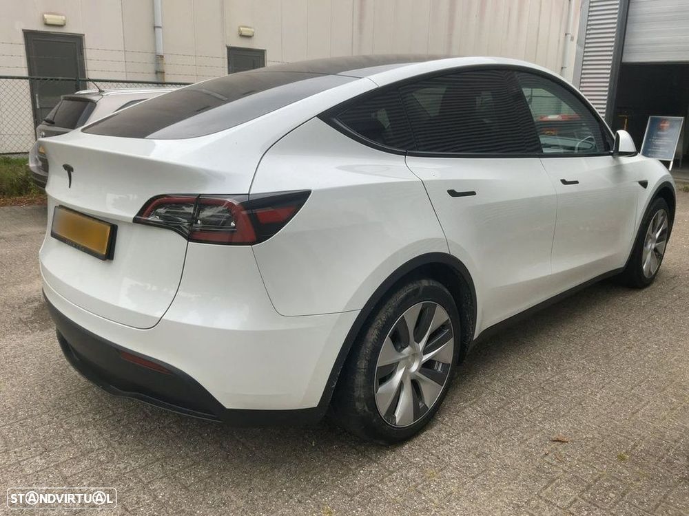 Tesla Model Y - 5