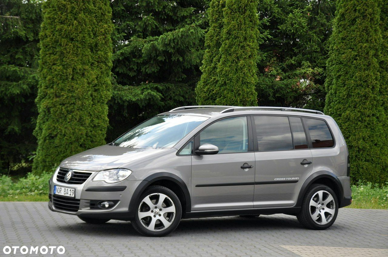 Volkswagen Touran - 11
