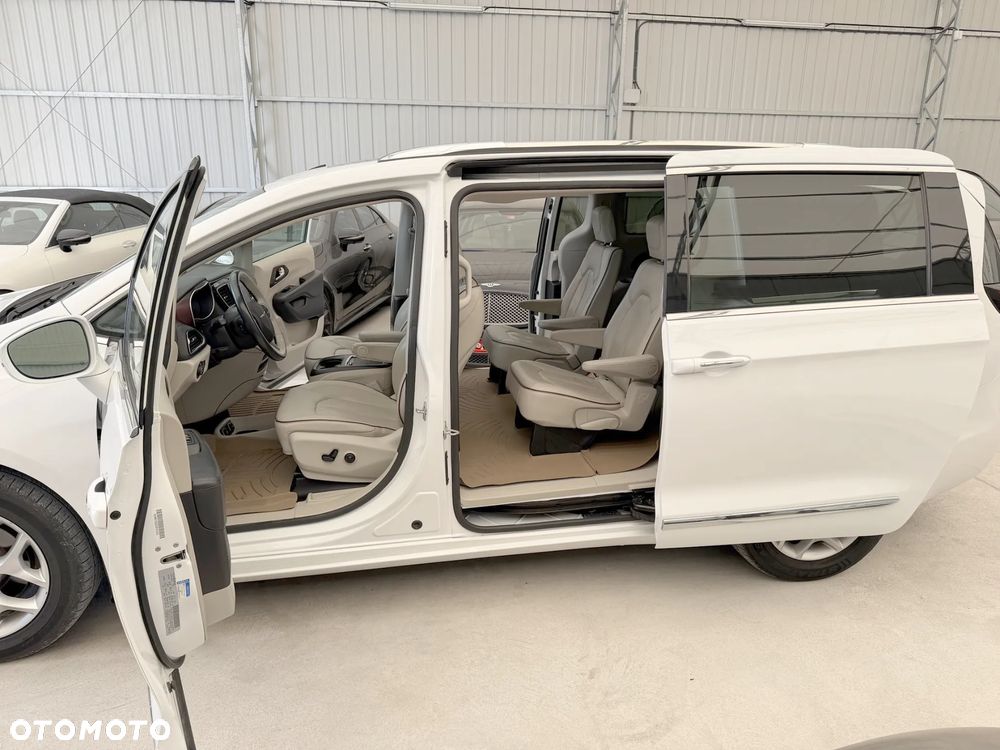 Chrysler Pacifica - 9