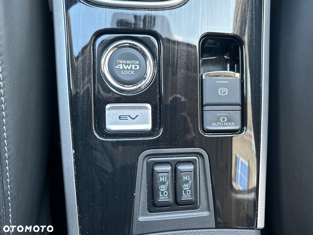 Mitsubishi Outlander 2.0 4WD Top - 38