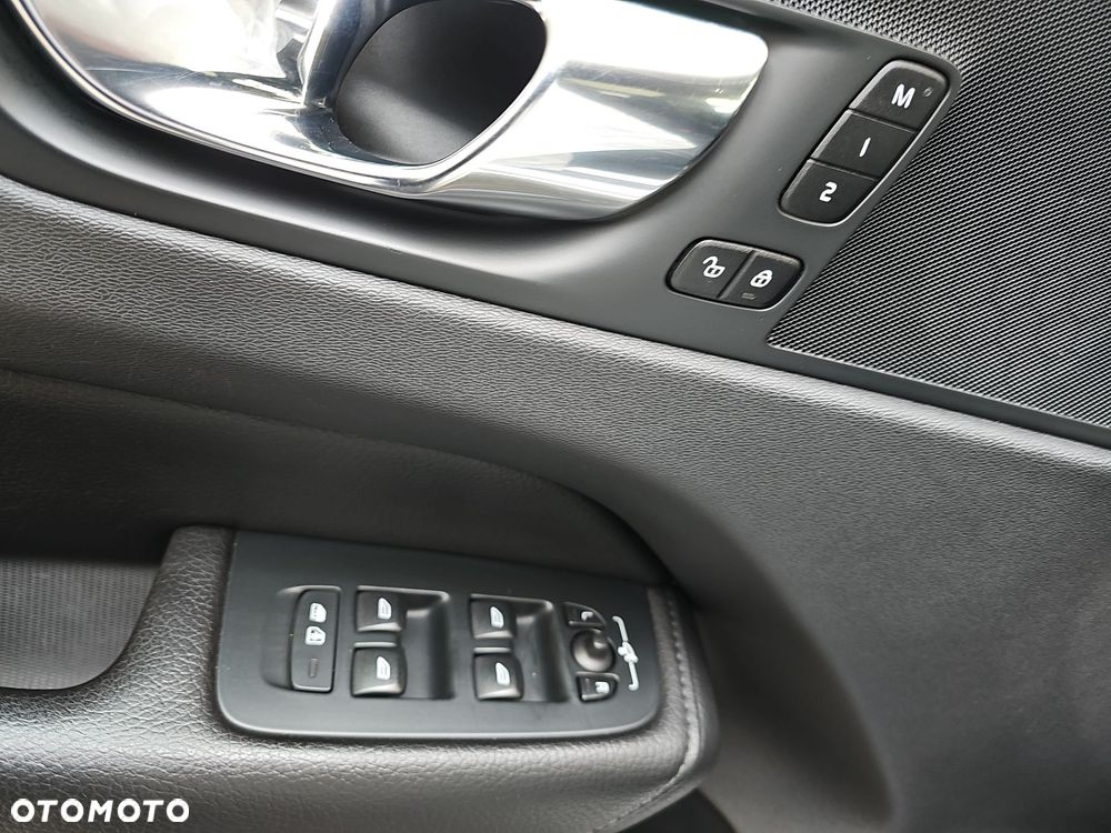 Volvo XC 60 D5 AWD Inscription - 19