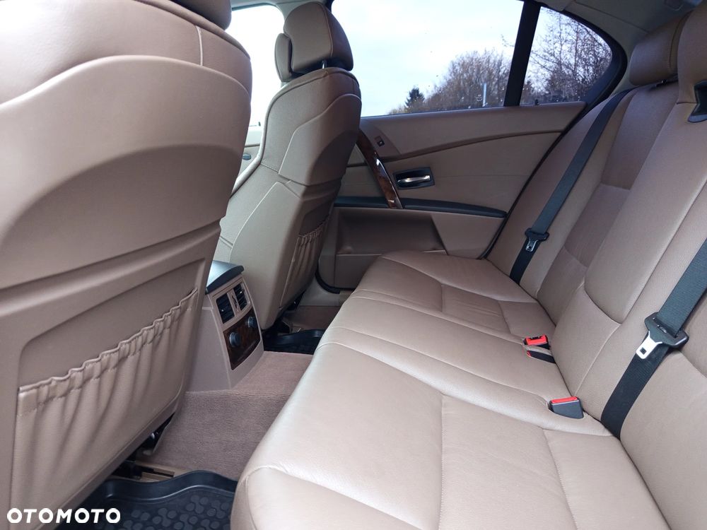 BMW Seria 5 525i - 34