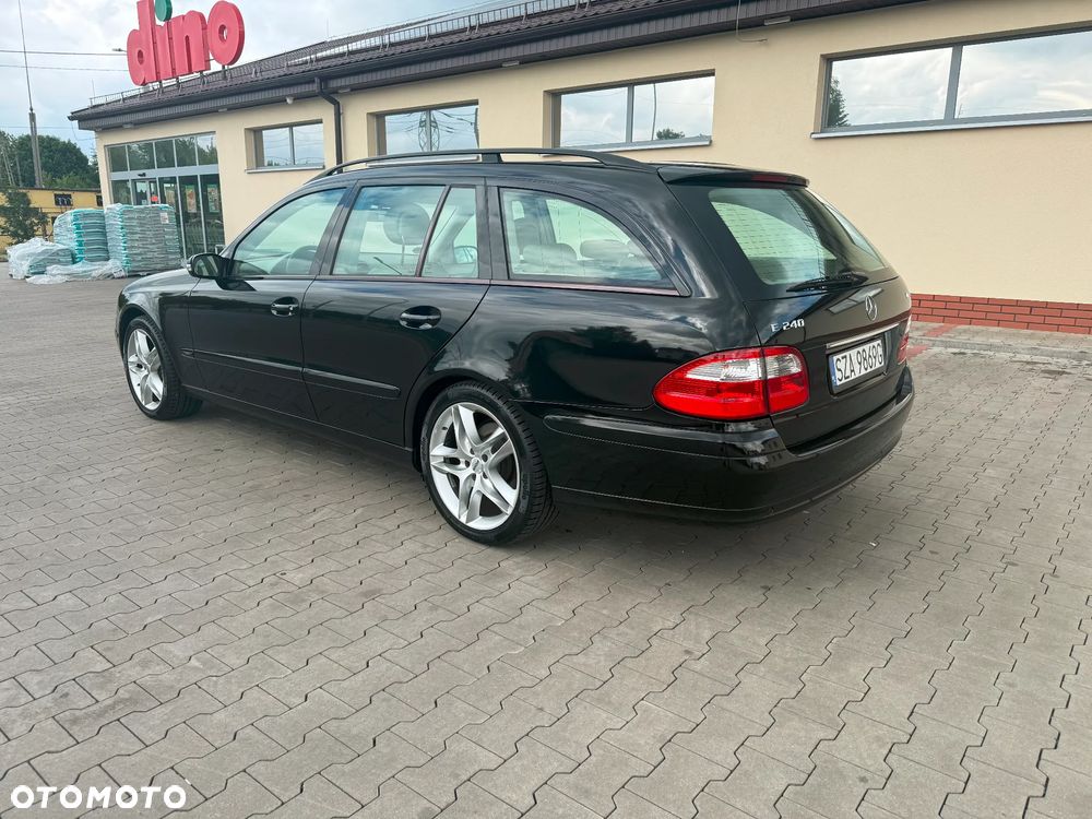 Mercedes-Benz Klasa E 240 4-Matic T Classic - 3