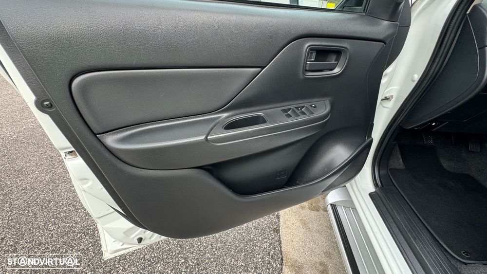 Mitsubishi L-200 Cabine dupla 4X2 - 31