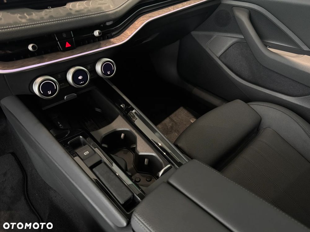 Skoda Superb 2.0 TDI SCR 4x4 L&K DSG - 18