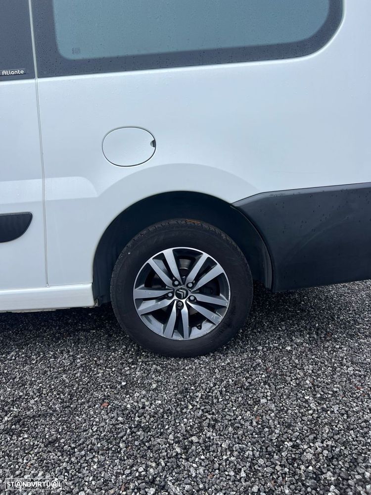 Citroën Jumpy 2.0 HDi L2H1Semi-Vidrada - 13