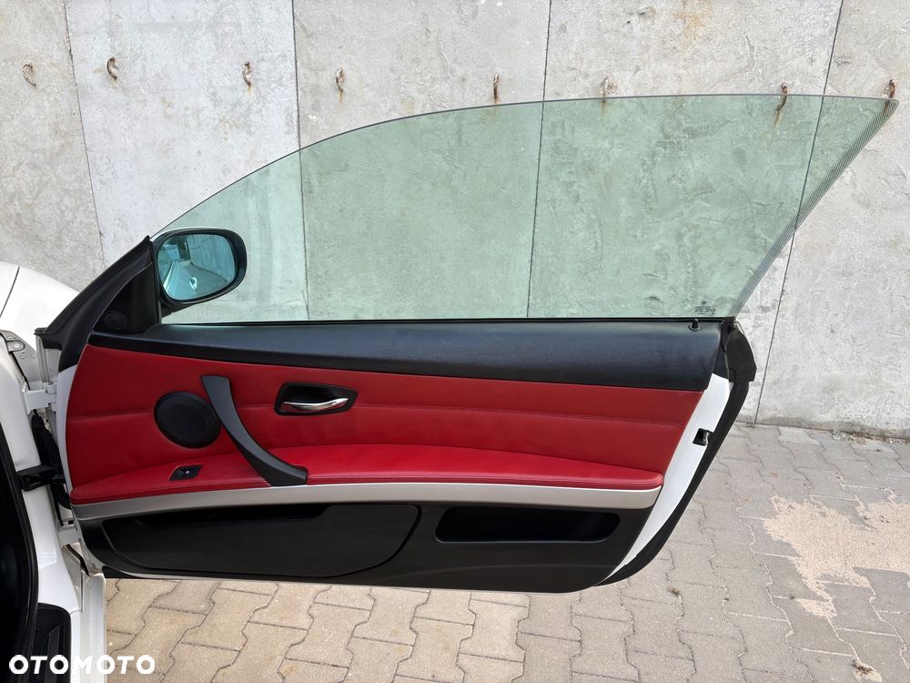 BMW Seria 3 320d DPF M Sport Edition - 16