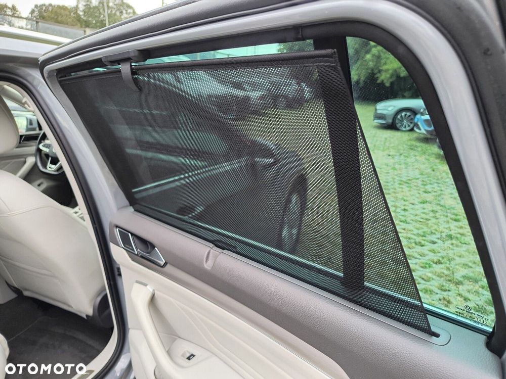 Volkswagen Passat Variant 2.0 TDI Elegance DSG - 32