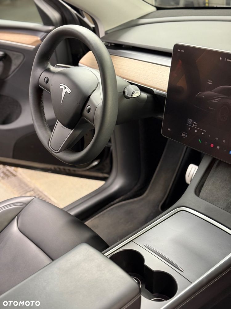 Tesla Y Performance AWD - 10