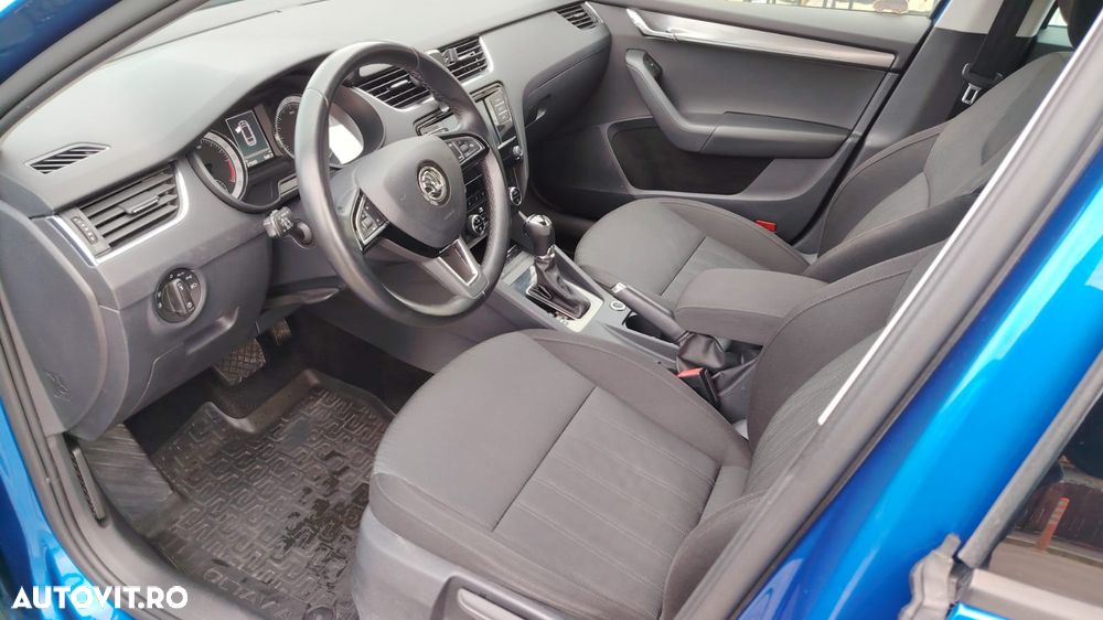 Skoda Octavia Combi 2.0 TDI DSG Style - 11