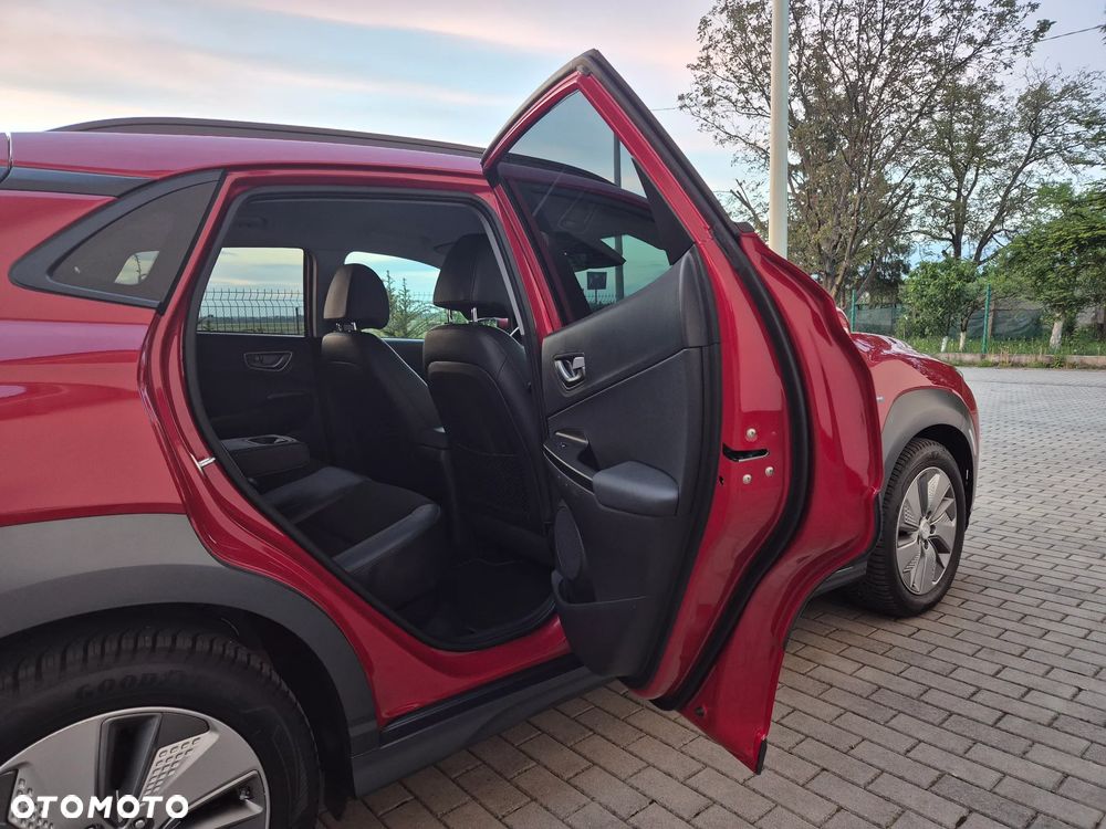 Hyundai Kona 64kWh Premium - 32