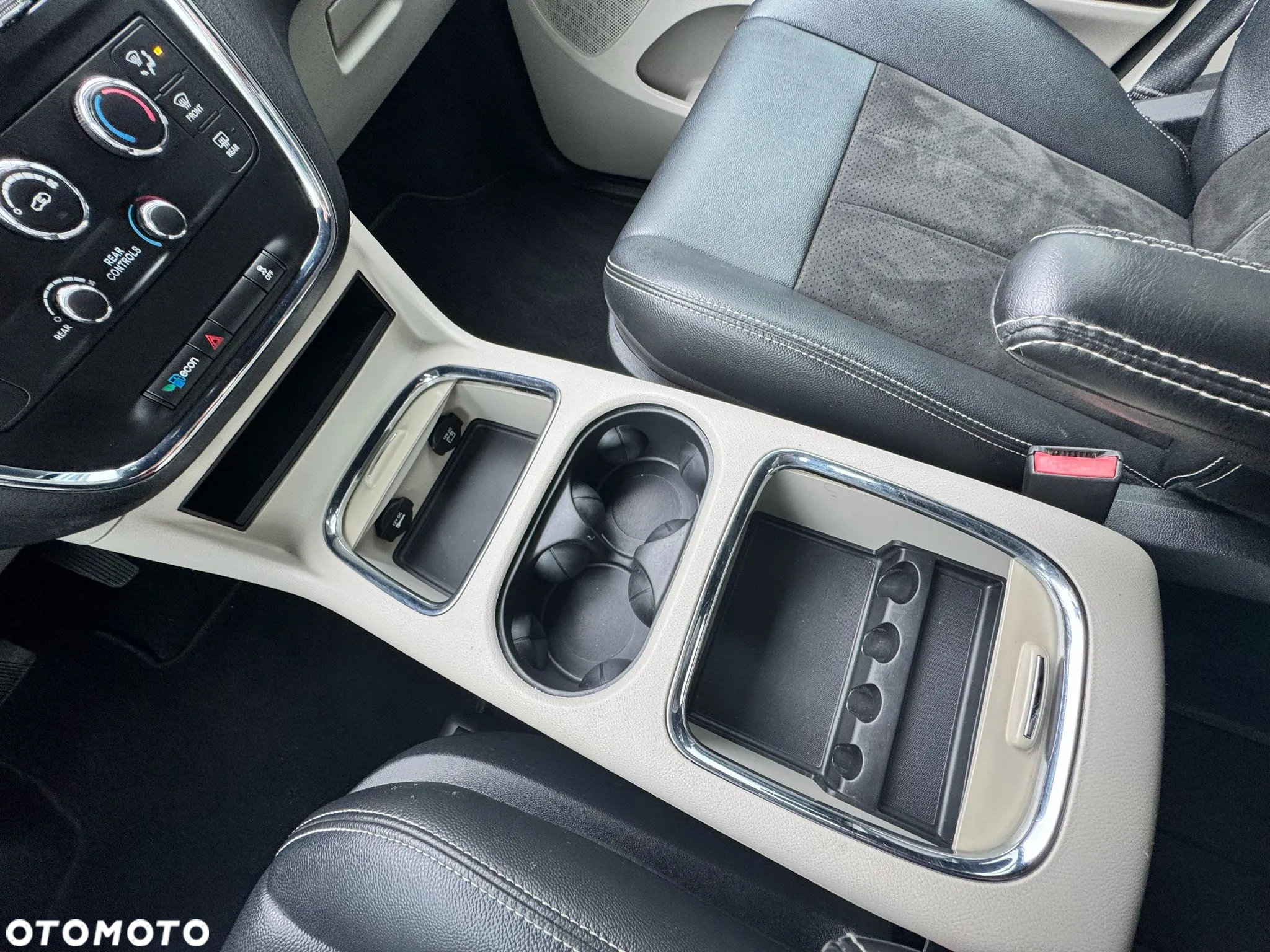 Dodge Grand Caravan - 15