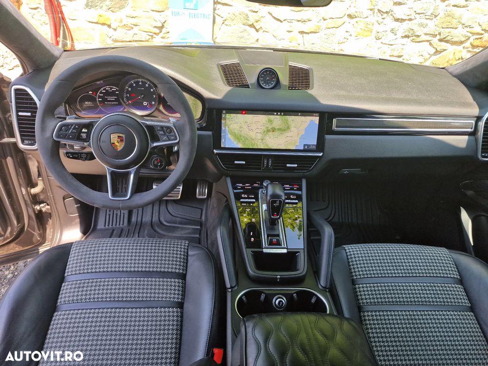PORSCHE Cayenne 2020 — imagine 15
