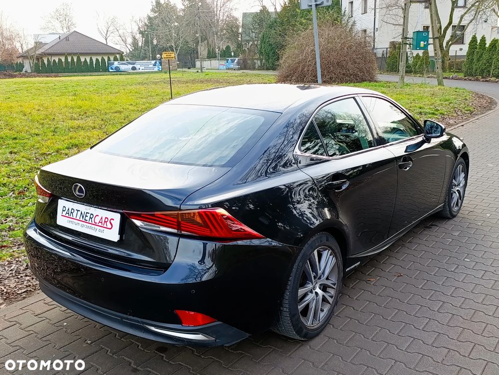 Lexus IS 300h Business Edition - 6