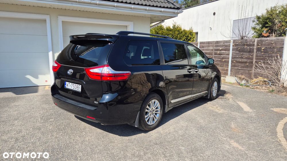 Toyota Sienna - 11
