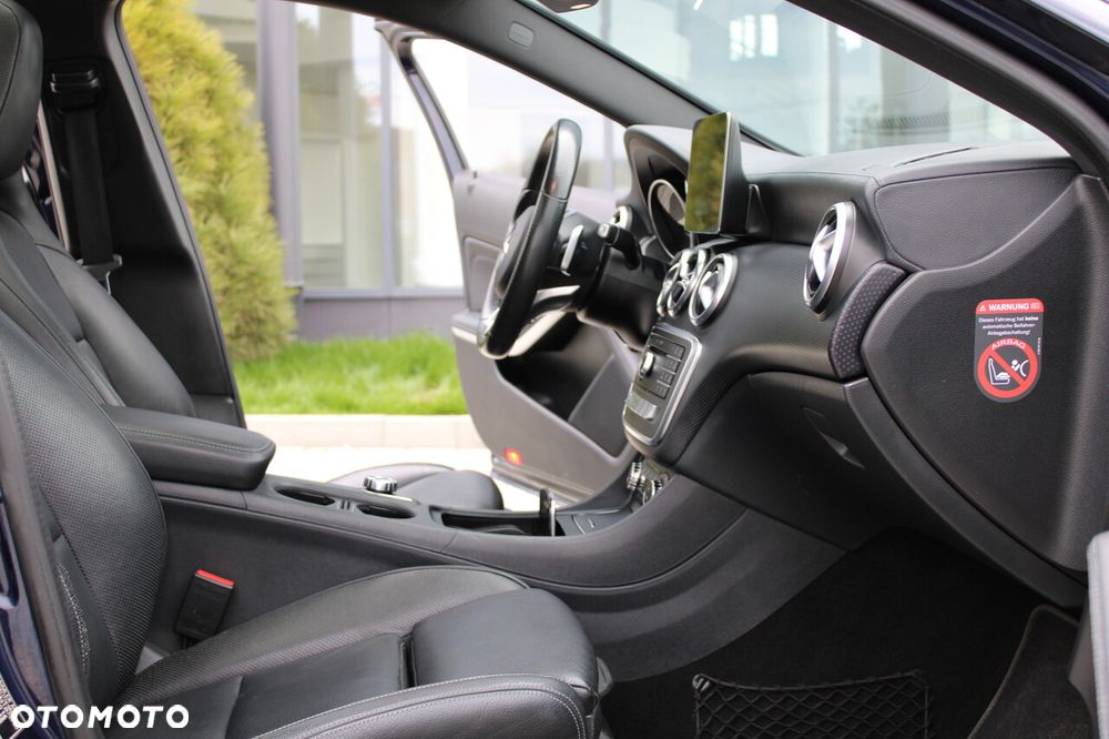 Mercedes-Benz Klasa A 250 4Matic 7G-DCT AMG Line - 36
