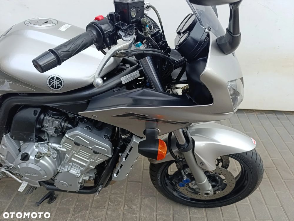 Yamaha FZS - 28