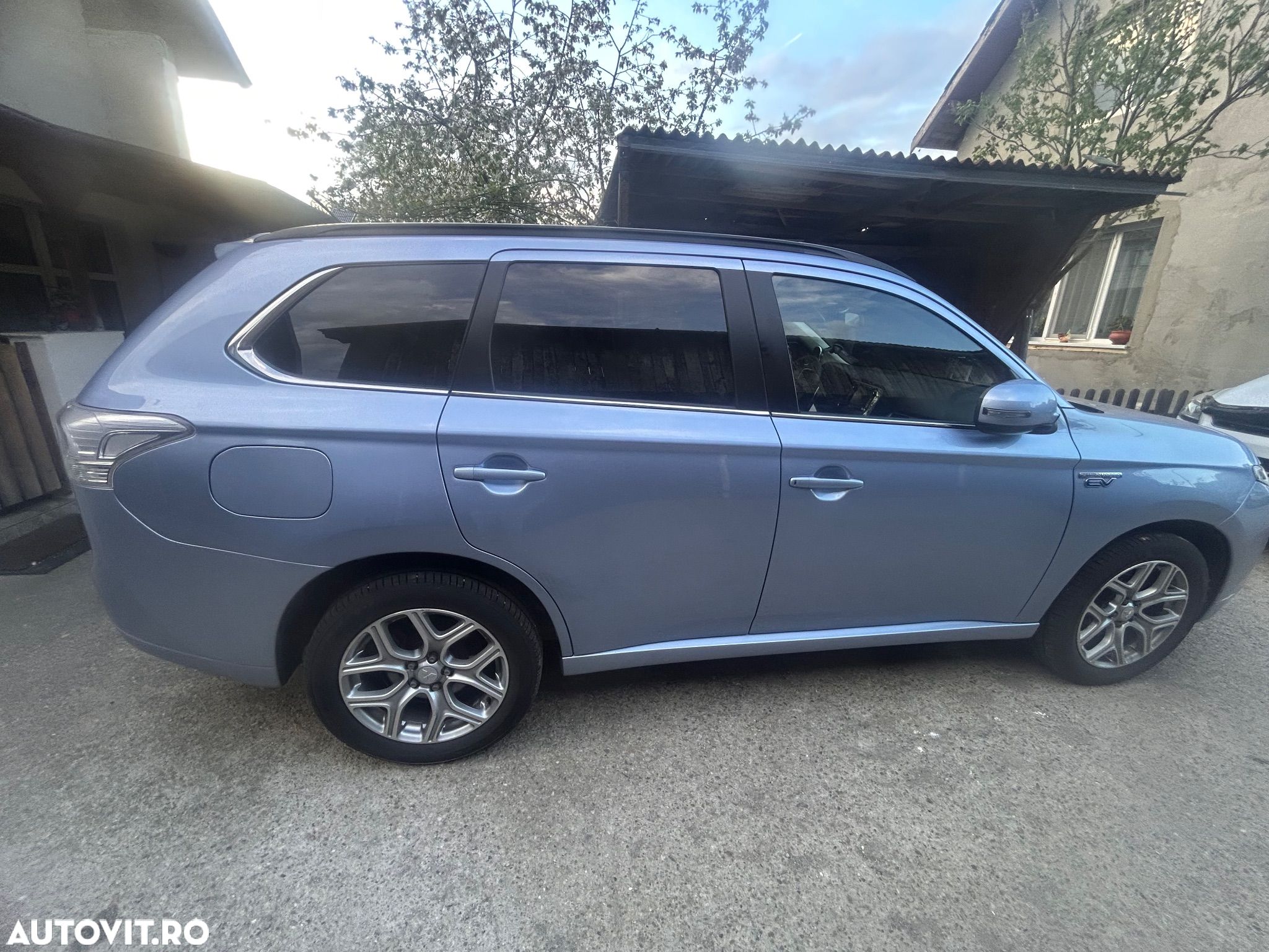 Mitsubishi Outlander 2.0 4WD Plug-In Hybrid Top - 1